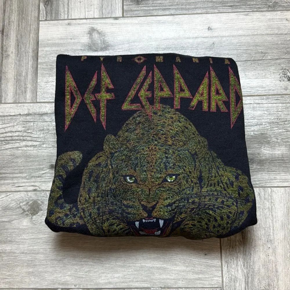 Goodie Two Sleeves Womens Pyromania Def Leppard 1983 US Tour Sweatshirt Size M